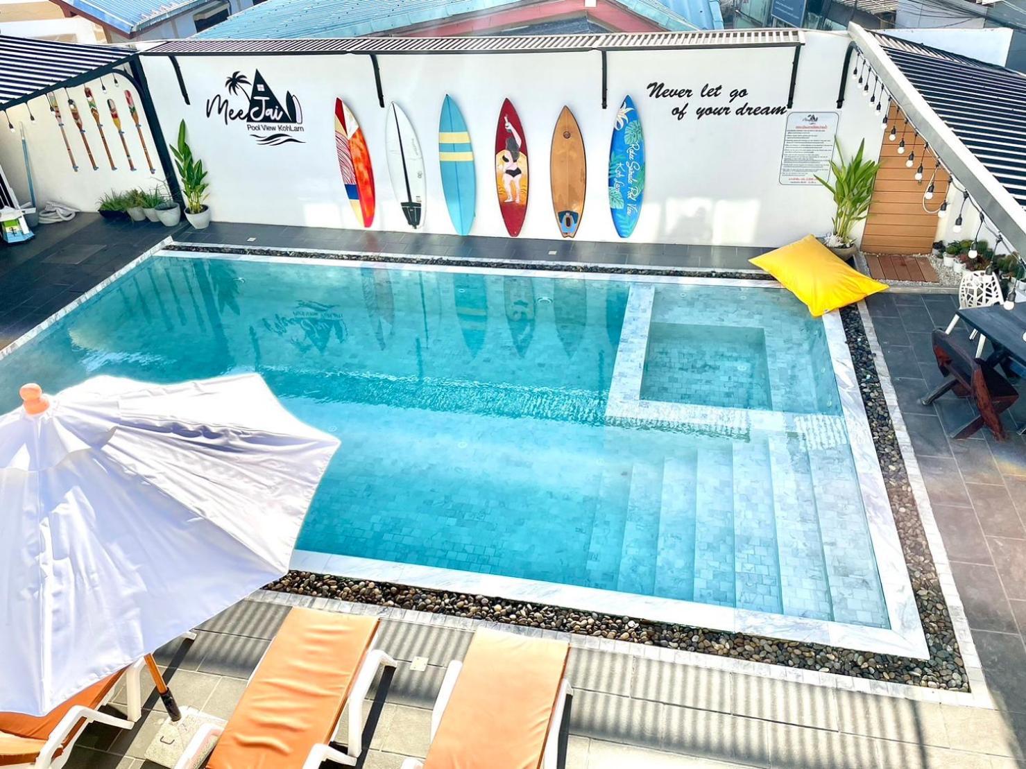 มีใจ พูลวิว เกาะล้าน Meejai Pool View Kohlarn Hotell Rom bilde